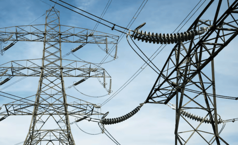 Decreto de emergencia traslada el peso de la crisis eléctrica a los generadores