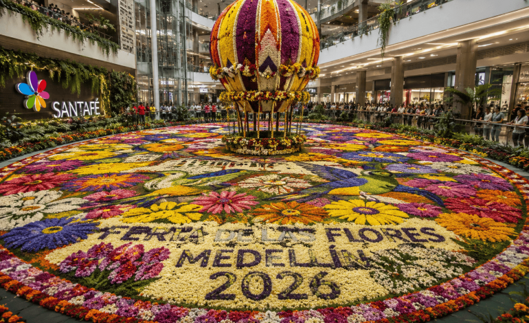 Tapete de Flores elaborado con más de 200.000 flores naturales en Medellín.