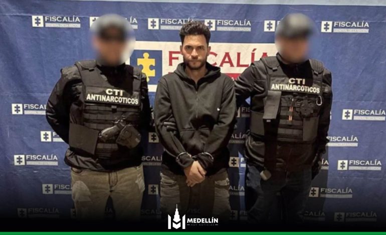 Operativo de las autoridades contra una presunta red de microtráfico en Medellín.