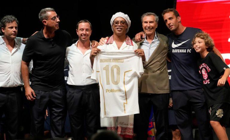 Ronaldinho regresa al fútbol profesional con el Ravenna de Italia