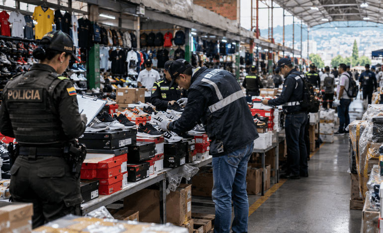 Contrabando en La Minorista deja 4.455 pares de zapatos incautados