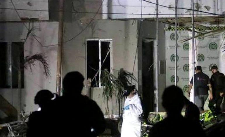 carro bomba frente a estación de Policía de Los Patios