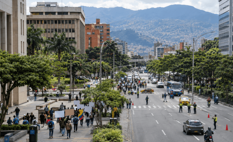 Marchas en Medellín con recorrido de manifestación por el centro de la ciudad