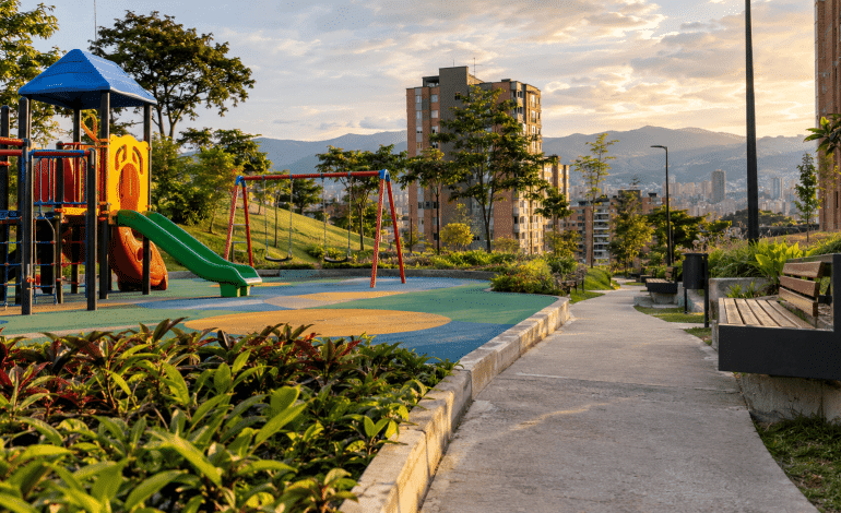 Parques de Medellín con espacios recuperados para familias