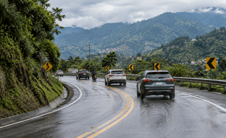 Puente festivo en Antioquia: alertas por cierres viales